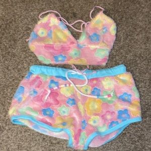 Fuzzy floral set of 2 size medium
